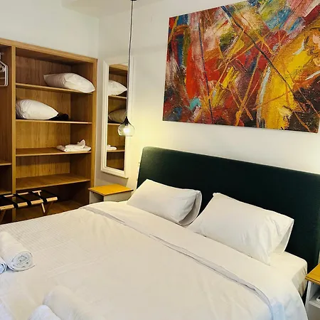 Aristotelous Square N.4 *