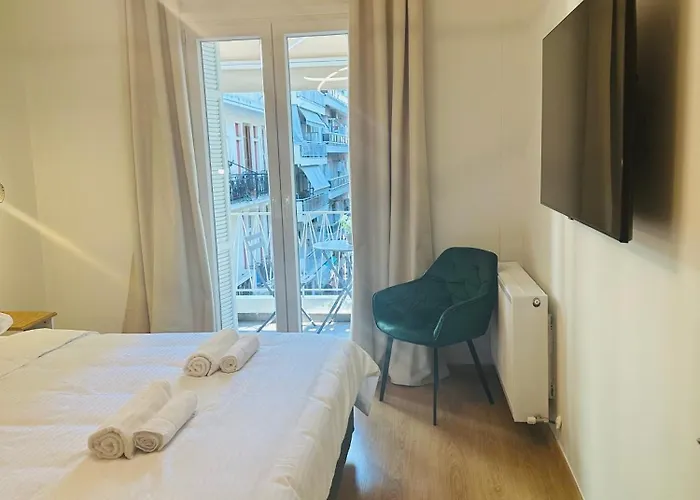 Aristotelous Square N.4 *