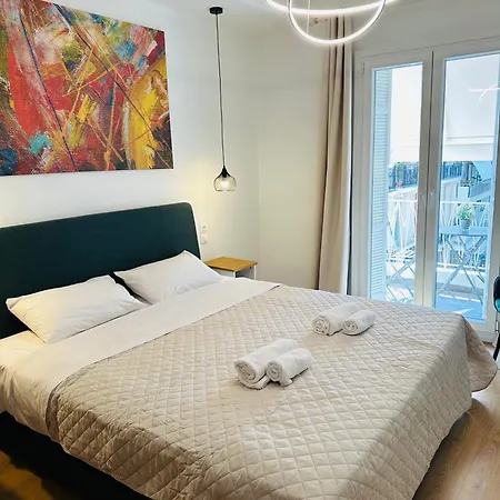 Apartment Aristotelous Square N.4 *